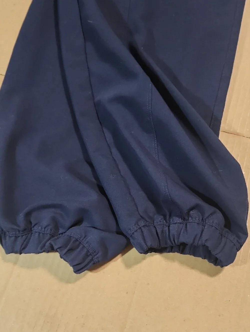 FIGS Balloon Leg Cropped Scrub Pants